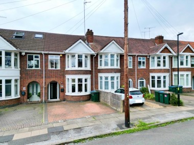 Lincroft Crescent, Chapelfields, Coventry - Extended Three Bedroom + Loft Room