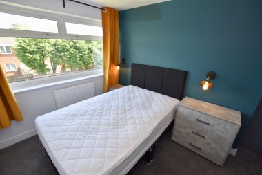 Room 5 - 19  Tarrant Walk Walsgrave, Coventry - ONE BEDROOM BILLS INC HOUSESHARE